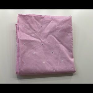 minimal pink badana with small daisies